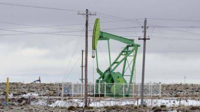 Petroleros pasan a cuarto intermedio y UOCRA eval�a medidas de fuerza