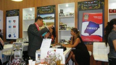 El embajador de la Argentina en Emiratos �rabes Unidos visit� el stand de Chubut en la feria Gulfood