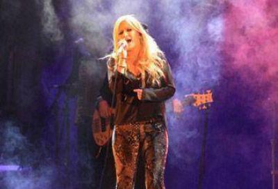      Karina y el "Kun" Ag�ero en Esquel