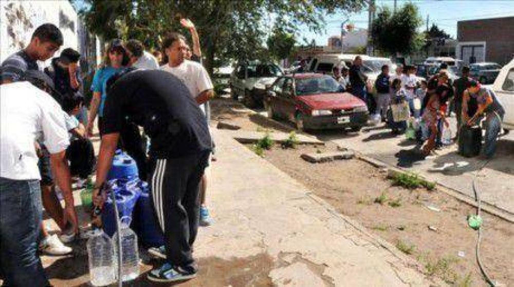 Comenz� a normalizarse el servicio de agua y habr� clases en escuelas del Valle