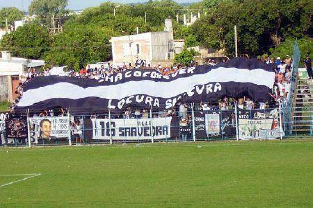 La polic�a correntina reprimi� a los hinchas de Chaco For Ever