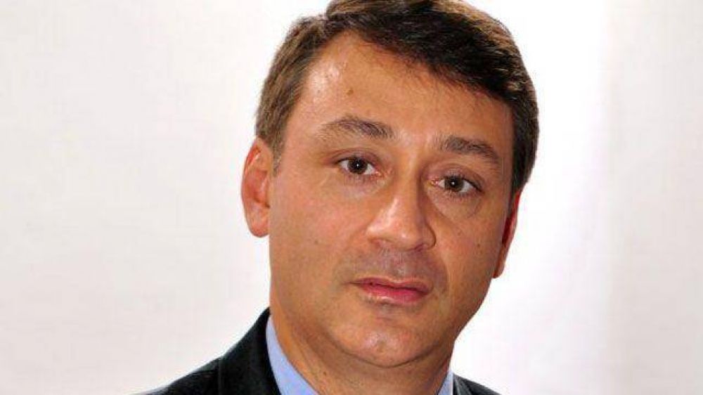 Bustista arrepentido le facilita la contrataci�n directa al oficialismo	 