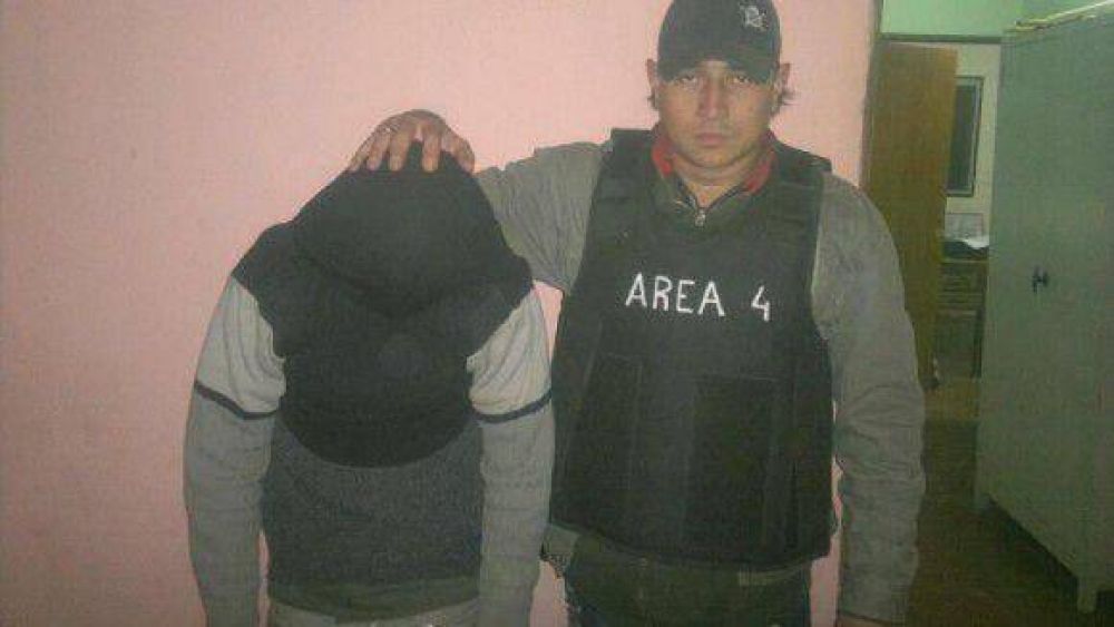 Por venganza le cort� la cara con un cuchillo a una joven