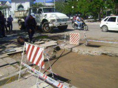 La Municipalidad interviene baches de importantes dimensiones