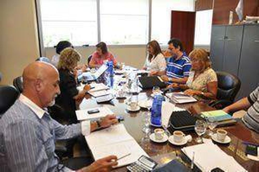 Gobierno ofreci� suba del 23%, m�s adicionales	