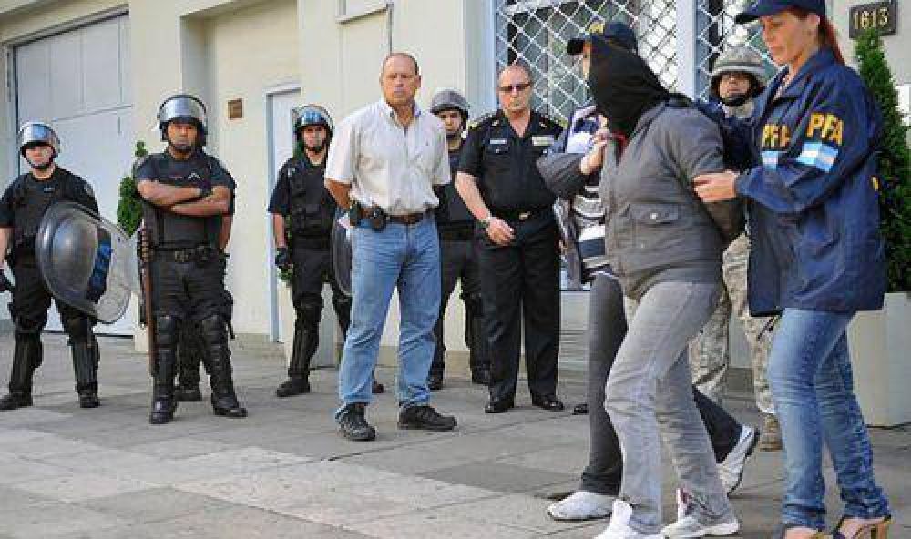Desbaratan banda narco y secuestran coca�na