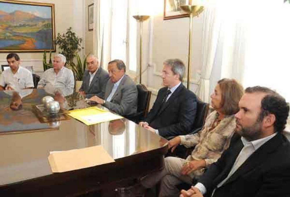 Se firm� el llamado a licitaci�n para la compra del nuevo tom�grafo