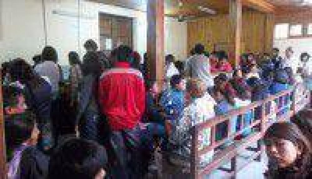 A pesar del sistema on line contin�an las aglomeraciones para gestionar la planilla prontuarial