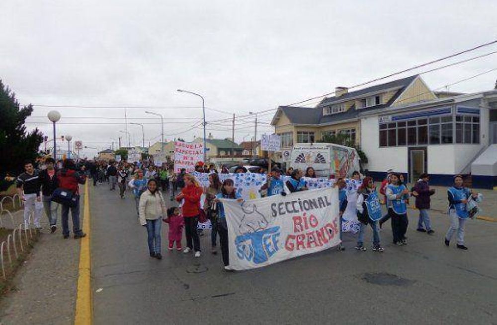 Importante movilizaci�n y masivo paro docente