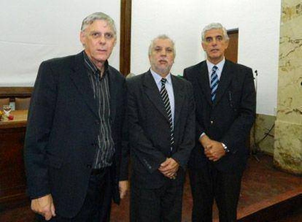 El Hospital Per�n inaugur� quir�fanos, servicios y obras de arte en su 62� aniversario