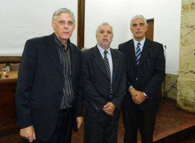 El Hospital Per�n inaugur� quir�fanos, servicios y obras de arte en su 62� aniversario