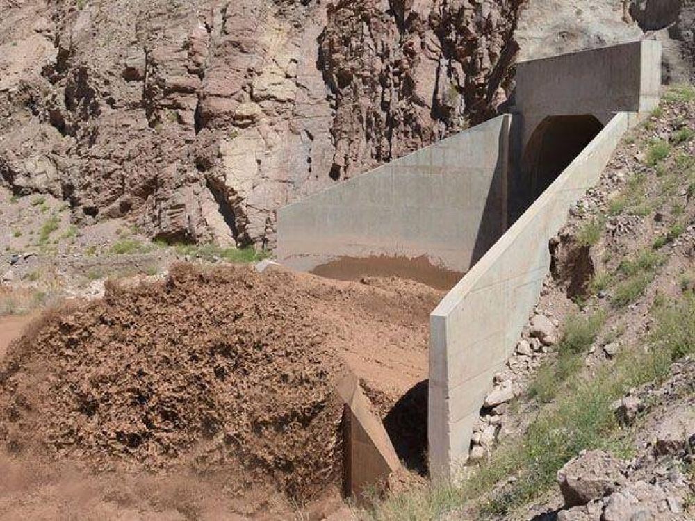 Advirtieron que los trabajos en el dique Potrerillos se repetir�n en una semana y piden guardar agua
