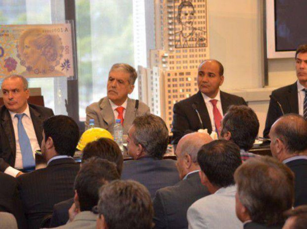 La Naci�n manda fondos a municipios en medio de cruces con la provincia