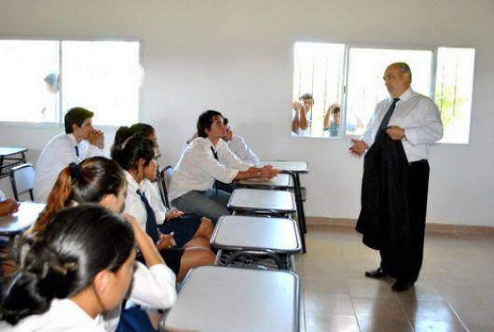 Ricardo contin�a con su estilo por el Interior