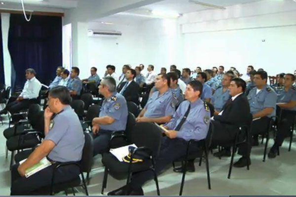 Capacitan a comisarios sobre violencia de g�nero