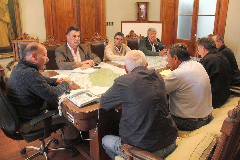 Inza mantuvo un encuentro con representantes de UOCRA