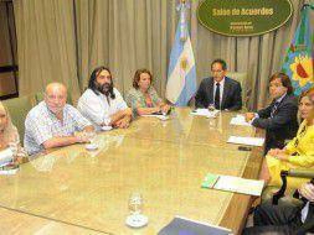 Paritarias 2013: Docentes y estatales se reunir�n con Scioli para destrabar el conflicto