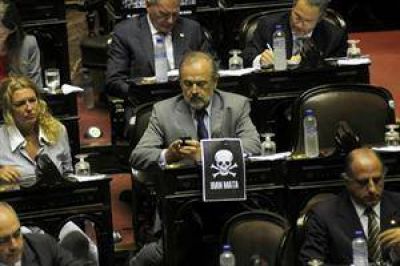 La oposici�n juega en el Congreso las �ltimas cartas para evitar el acuerdo con Ir�n