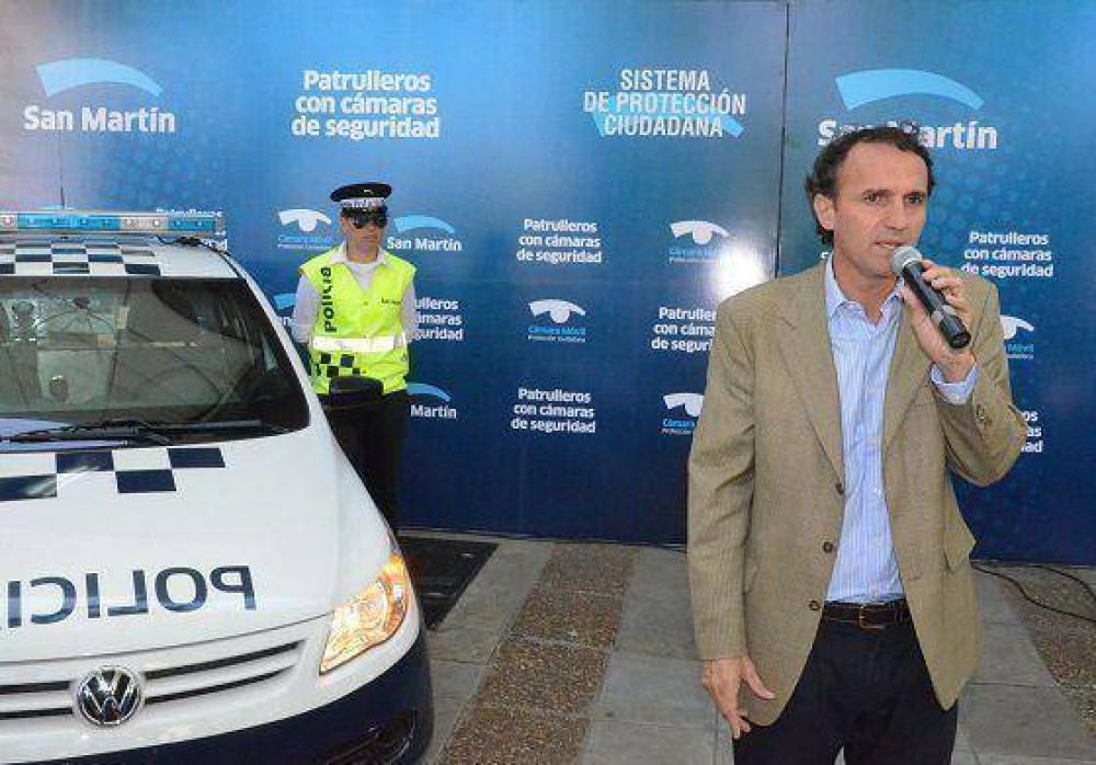 Gabriel Katopodis present� c�maras para los patrulleros de San Mart�n