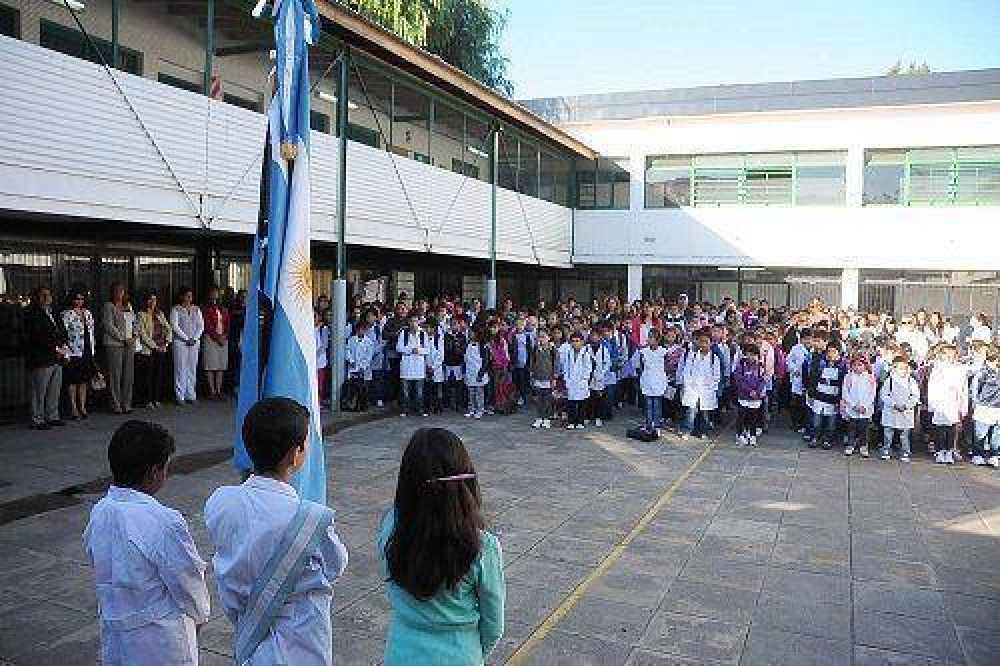 Los chicos de Tigre volvieron a las clases, con sus escuelas renovadas