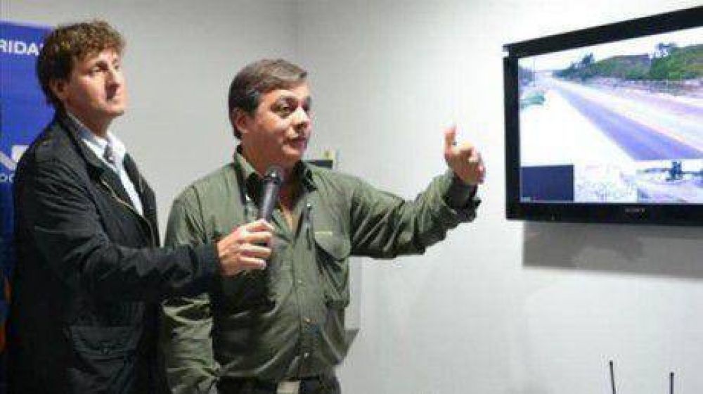 Gaiman inaugur� sistema de c�maras de seguridad