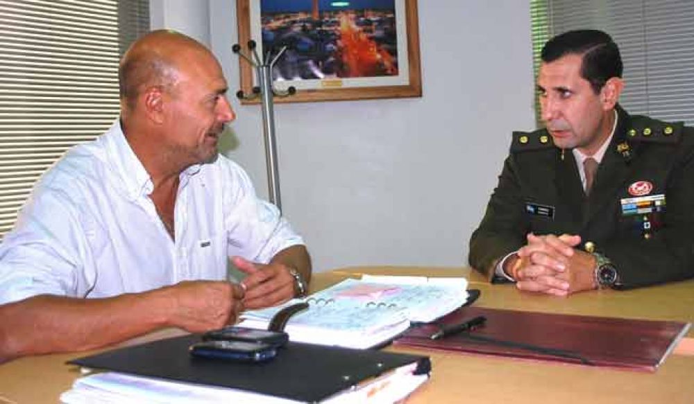 Nuevos jefes de la Polic�a Federal y del Regimiento visitaron al intendente