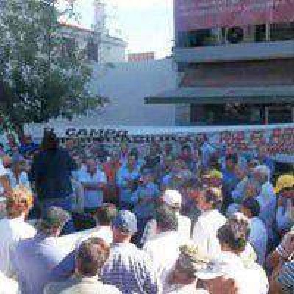 S�enz Pe�a: Mujeres de la Producci�n bloque� delegaci�n del Ministerio