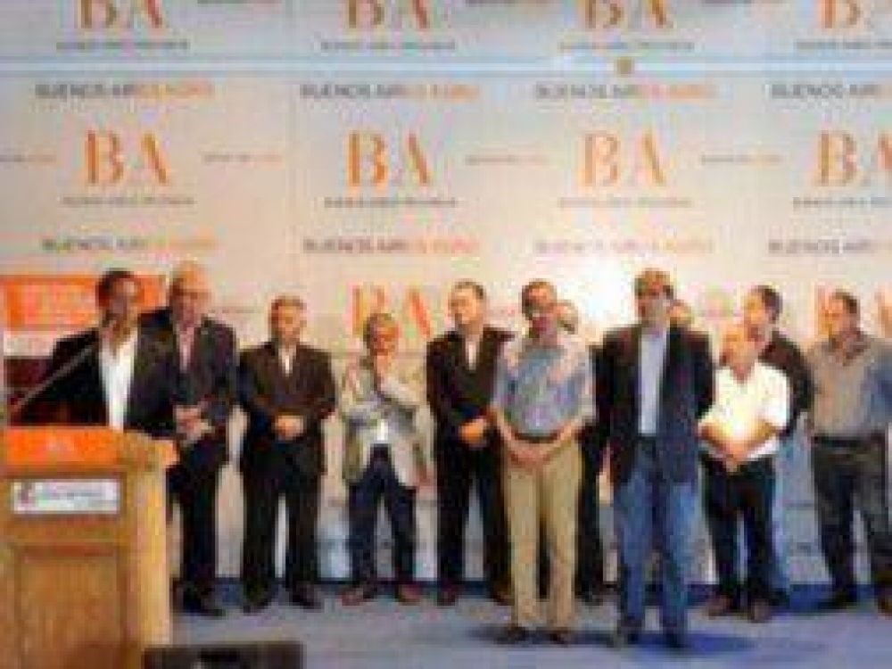 Tras las quejas por "falta de obras" de Dura�ona, Scioli visit� San Antonio de Areco