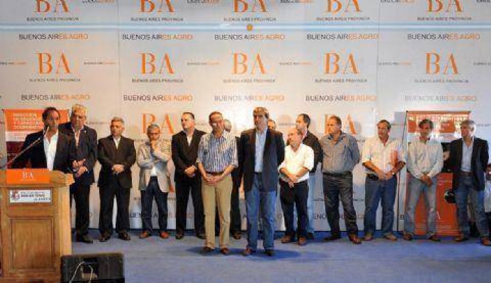 Se hizo el loco y termin� baj�ndose los pantalones ante Scioli: las desventuras de "Paco" Dura�ona