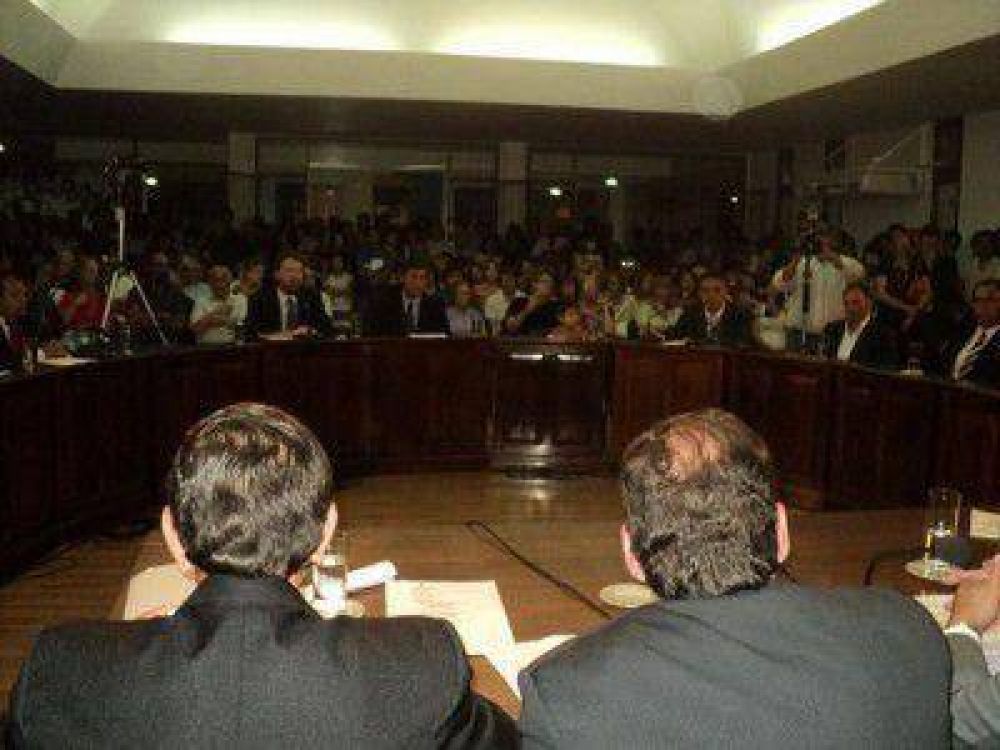 Concejales e Intendente se aumentan el sueldo