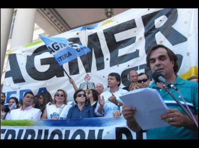 Agmer moviliz� a Casa de Gobierno y exigi� una oferta salarial superadora
