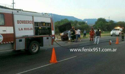 Realiz� marcha atr�s y cay� en una alcantarilla