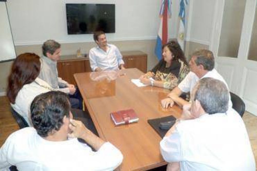 Se contin�a abordando la pol�tica laboral