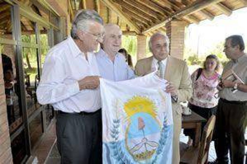 Muri� Aldofo Zald�var, gran luchador por la integraci�n	