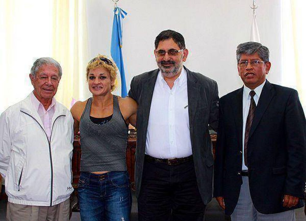 Declararon �Ciudadana Distinguida� a Alejandra �Locomotora� Olivera