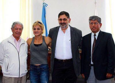 Declararon �Ciudadana Distinguida� a Alejandra �Locomotora� Olivera