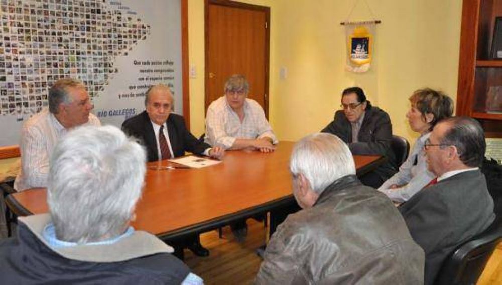 Intendente Cant�n recibi� a referentes del 2x4