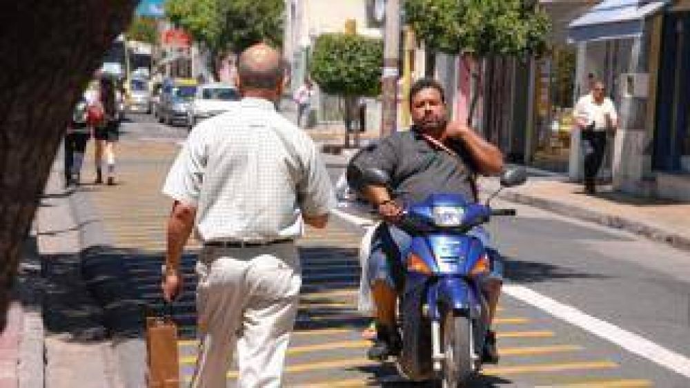 Conductores ignoran los carriles exclusivos del transporte p�blico