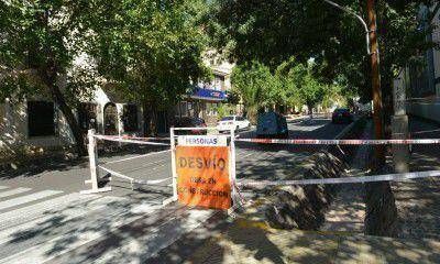 Construyen la ciclov�a de calle Necochea y el tr�nsito estar� cortado