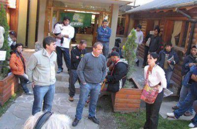 Sin acuerdo, los trabajadores seguir�n en Asamblea