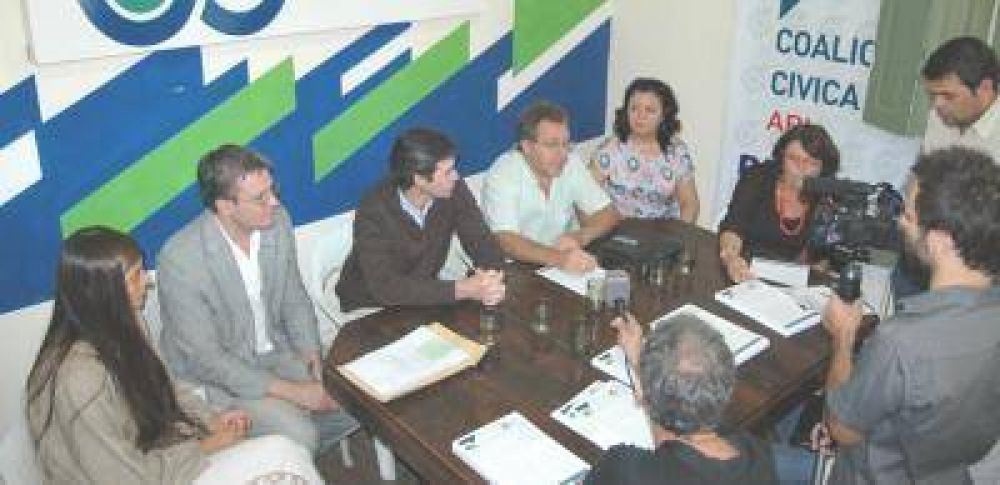 Adri�n P�rez: �El rasgo m�s preocupante del gobierno nacional es el autoritarismo�