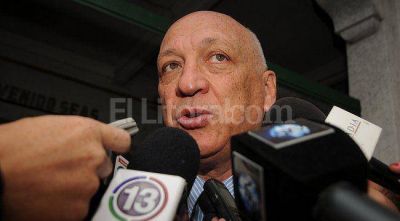 "El gobierno nacional s�lo asigna obras a municipios y comunas del PJ"