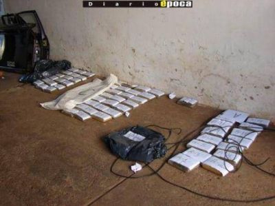 Hallan 50 kilos de droga en taller que preparaba autos para banda narco