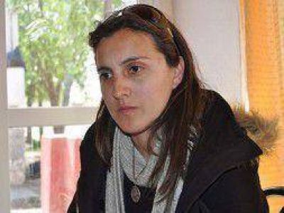 Carolina Leguizam�n, hija del hombre escrachado en Dorrego por abusador, cont� su historia