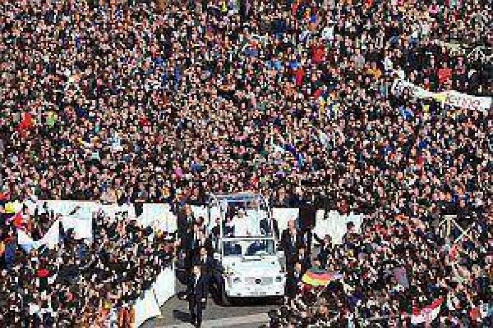 Una multitud despidi al Papa