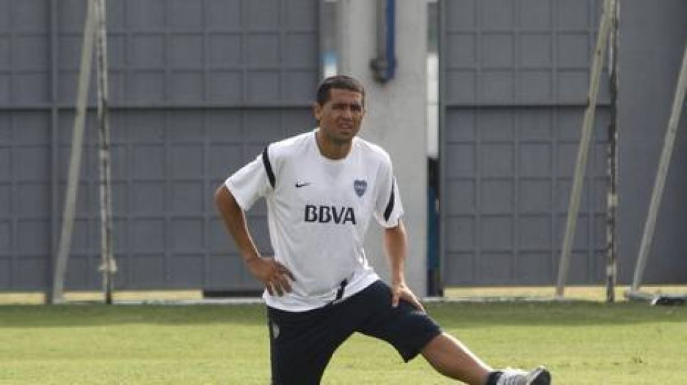 Riquelme suma minutos con la pelota en la previa de su vuelta