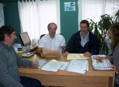 Se abrieron sobres para obras de cordones cuneta y badenes en Viedma