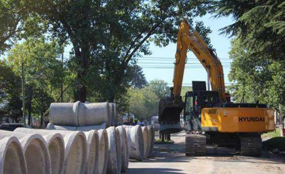 Mart�nez: comenzaron obras en Fondo de la Legua