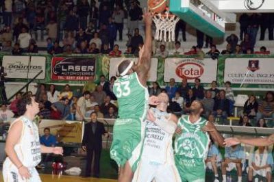 Gimnasia comienza la gira que definir� el puesto de play-off