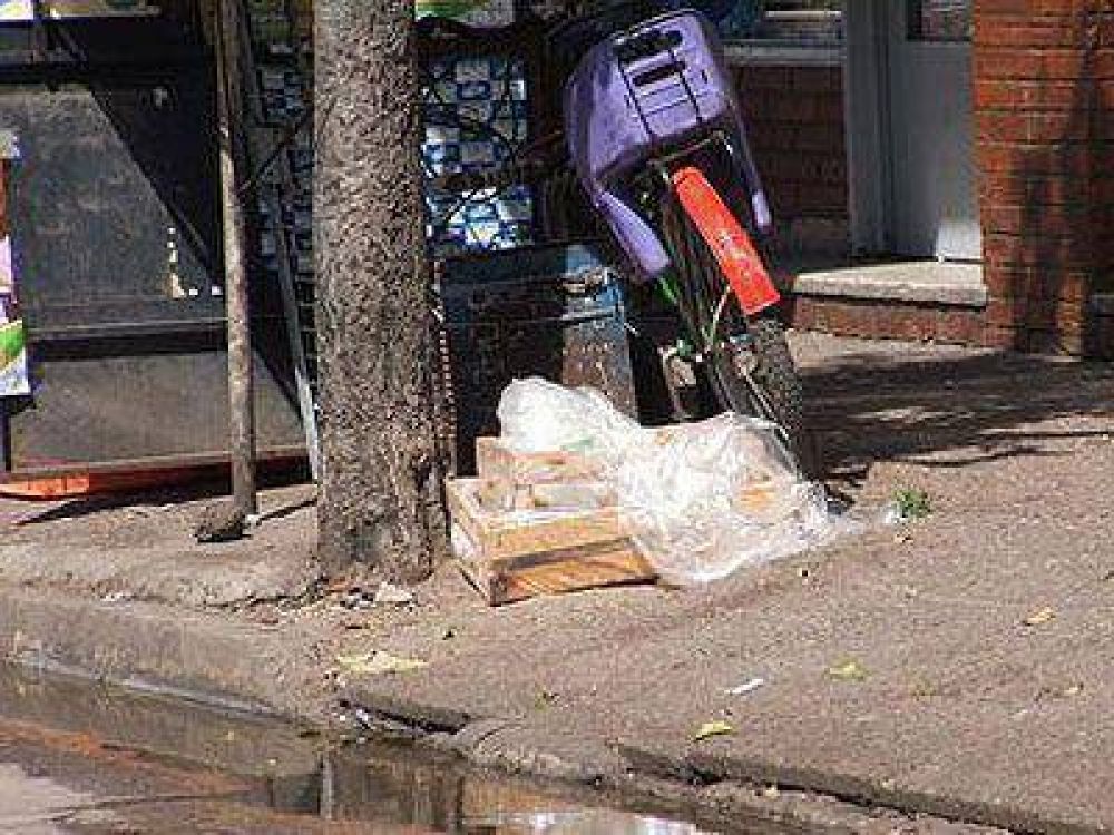 Basura y desperdicios en las esquinas de Claypole
